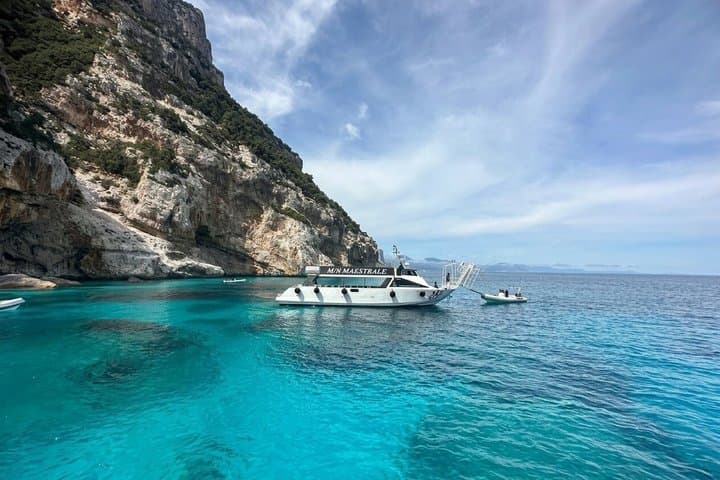 An experience on the beautiful Sisine Beach — photo 1 of 3