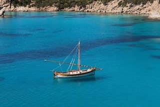 The Magdalene in the Wind: Sailing experience on a vintage sailboat