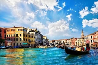 Venice Full Day Tour from Milan with Boat Cruise Across the Canal