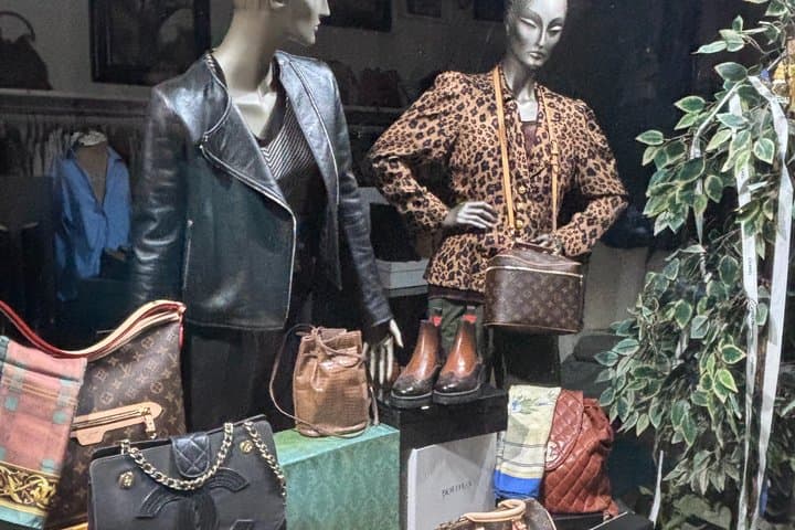 Private Bologna Tailored Shopping Tour with Fashion Expert — photo 1 of 8