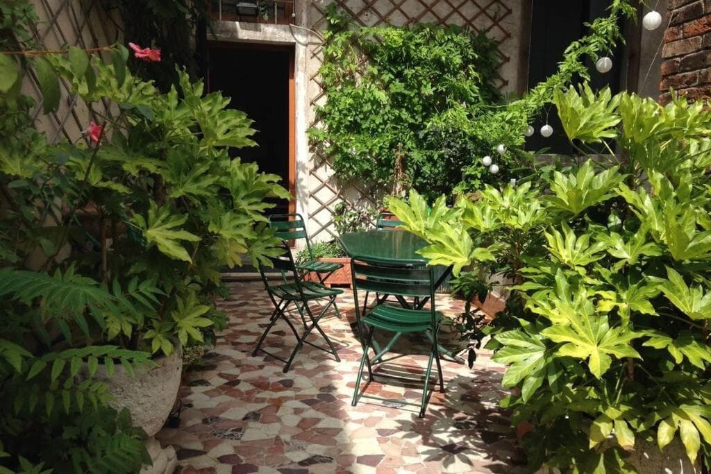 A PRIVATE TERRACE IN THE HEART OF VENICE — photo 1 of 1