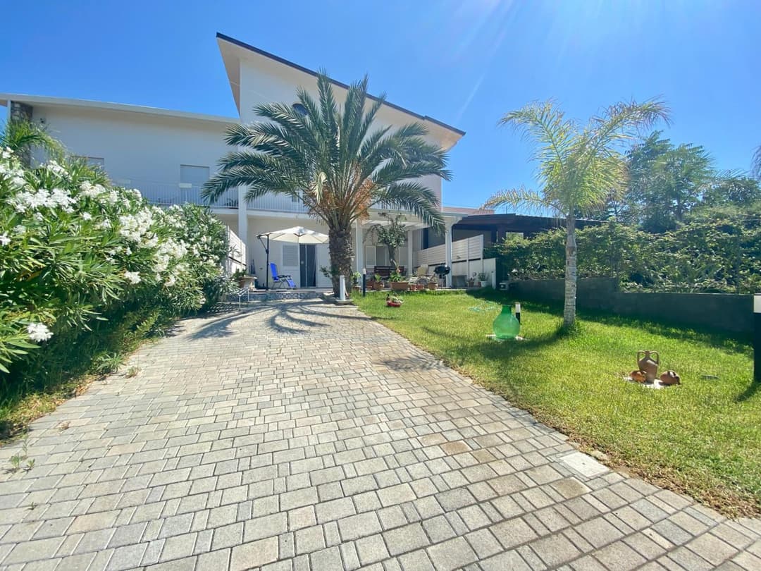 VILLA OASI a 50 mt dalla spiaggia — photo 1 of 1
