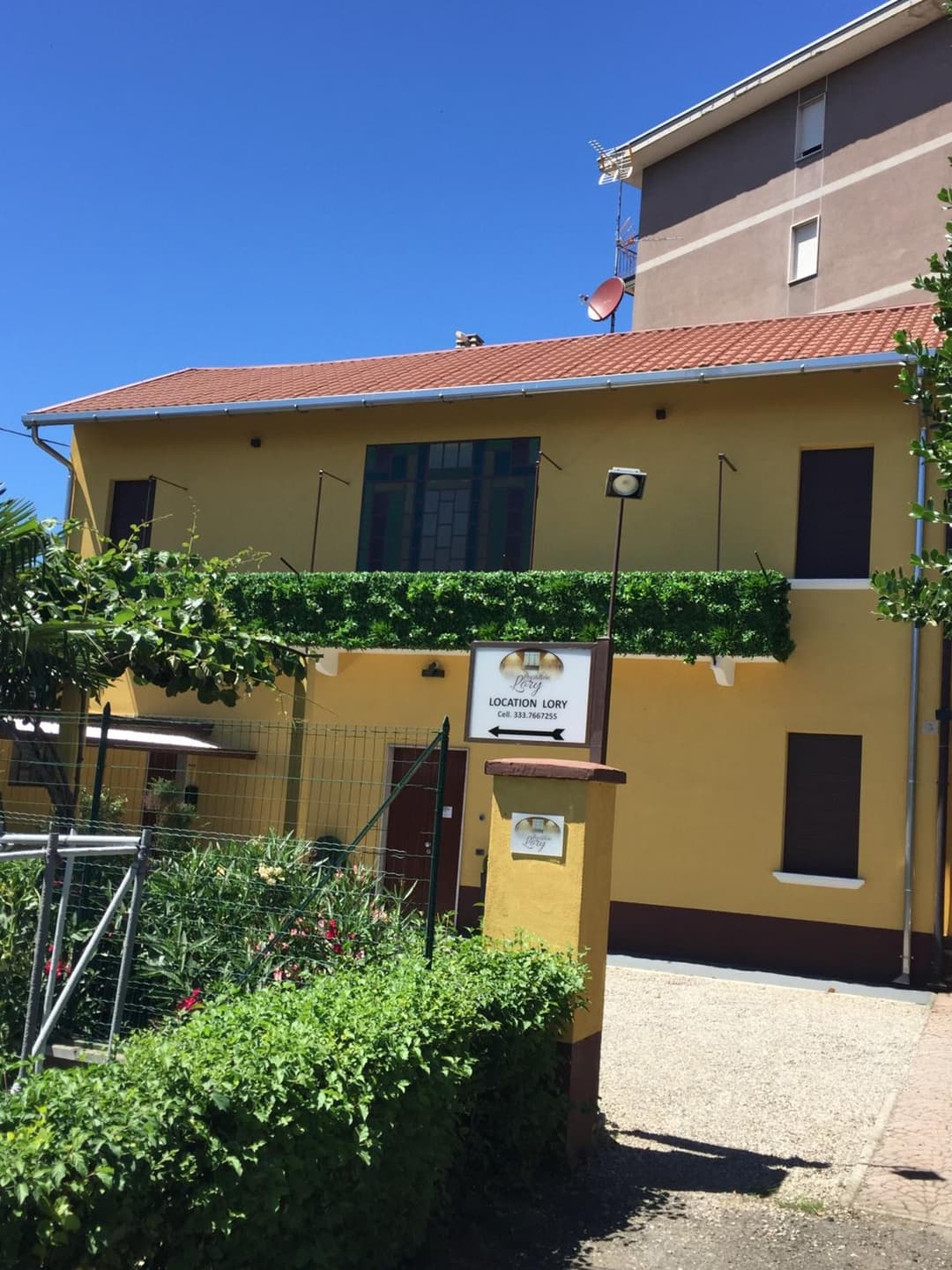Location Lory — photo 1 of 27