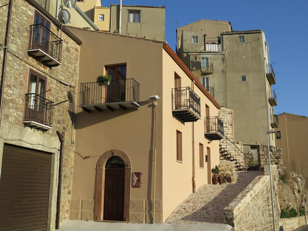 Porta Baciamano — photo 1 of 33