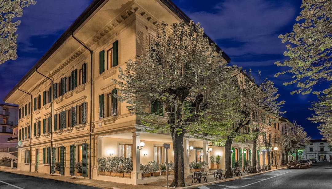 Hotel Boston — photo 1 of 52