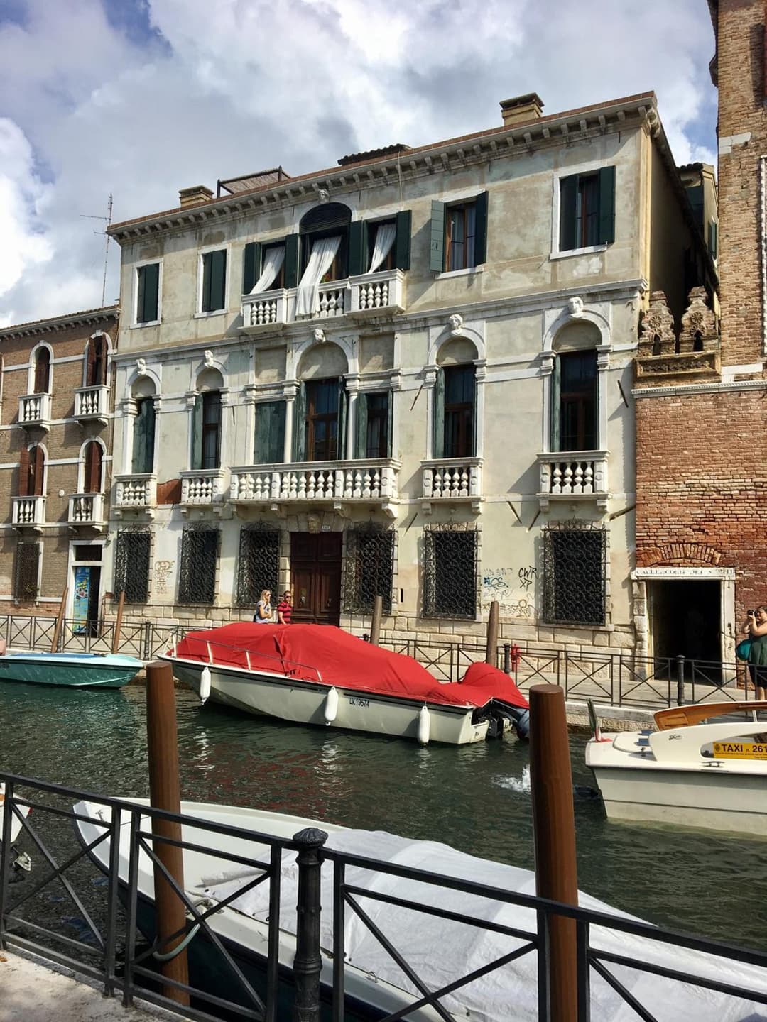La Chambre D'Ella — photo 1 of 14