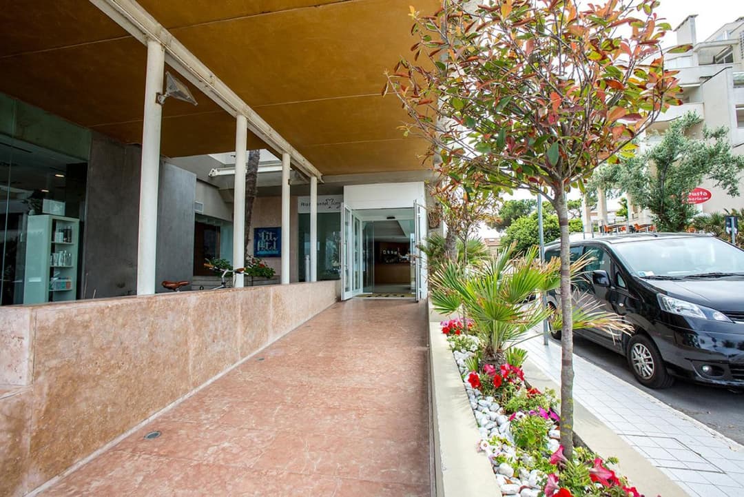 City Hotel — photo 1 of 1