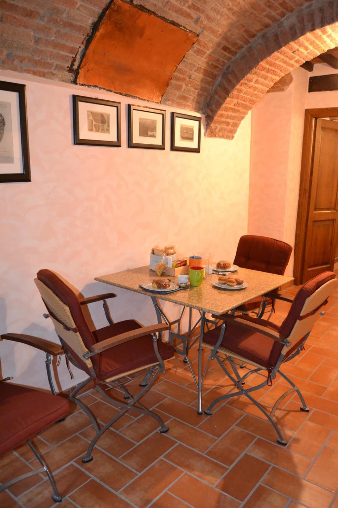 Sweet Cortona — photo 1 of 22
