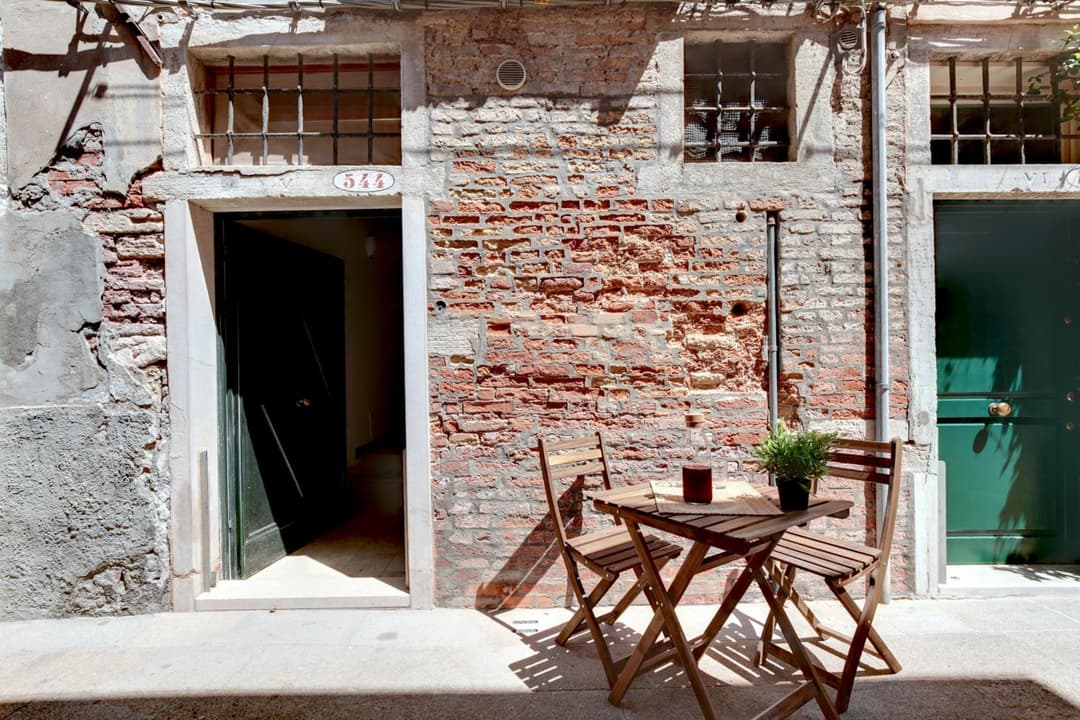 Peggy Guggenheim Venice Apartment — photo 1 of 15