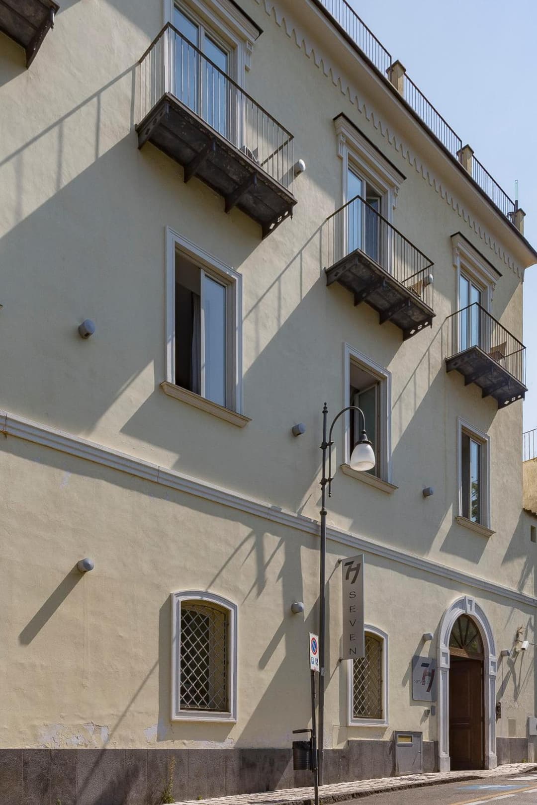 Seven Hostel & Rooms — photo 1 of 1