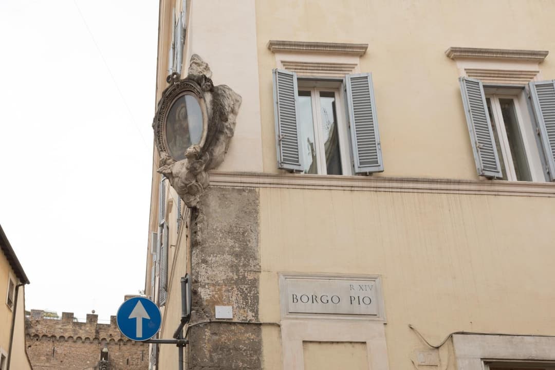 Quiet pied a terre with terrace in Borgo Pio — photo 1 of 1