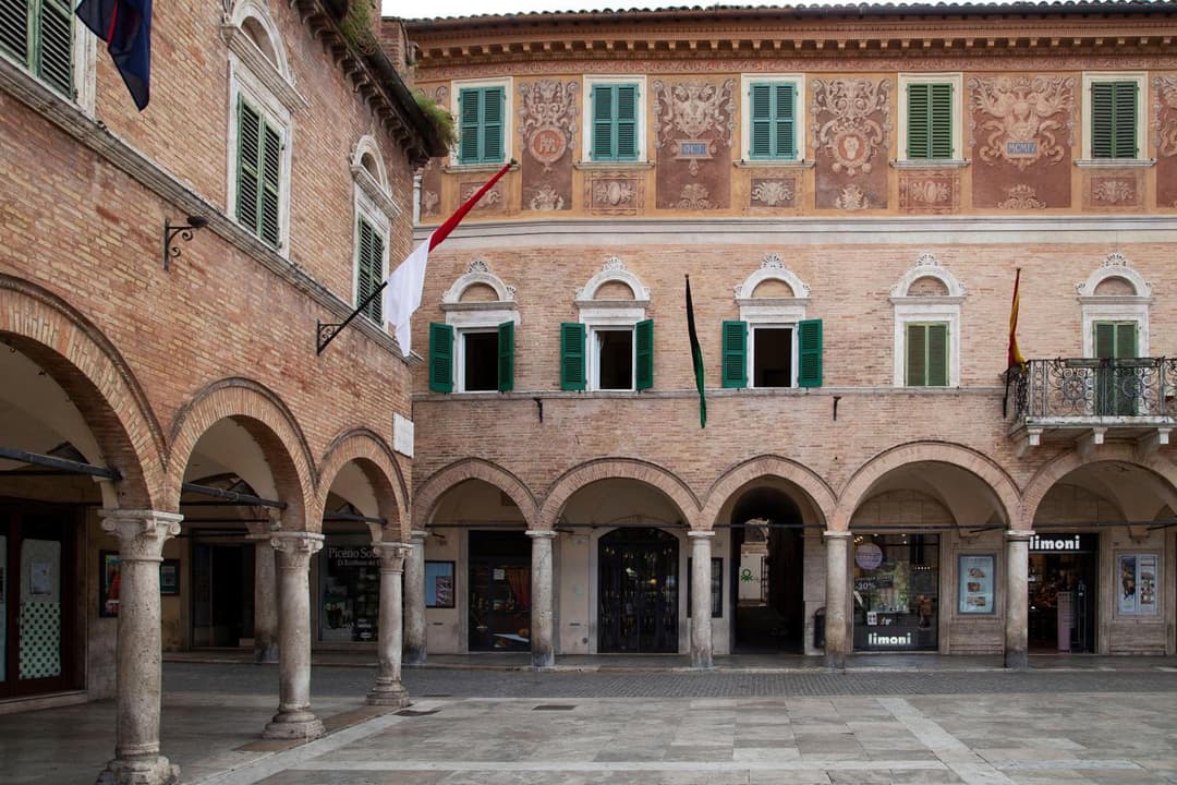 Residenza dei Capitani - Piazza del Popolo — photo 1 of 1