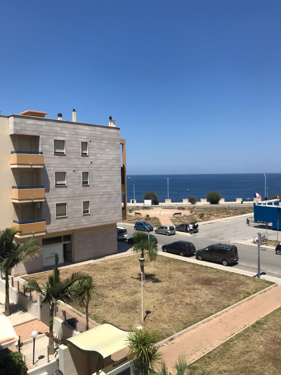 Lo scoglio — photo 1 of 1
