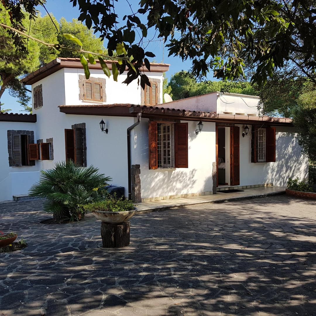Villa GREG stupenda casa sulla spiaggia con accesso diretto al mare — photo 1 of 1