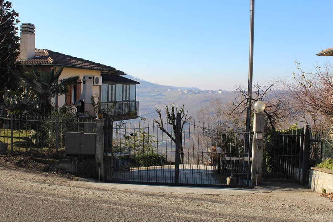 Delightful Home-Lovely Hill View — photo 1 of 20