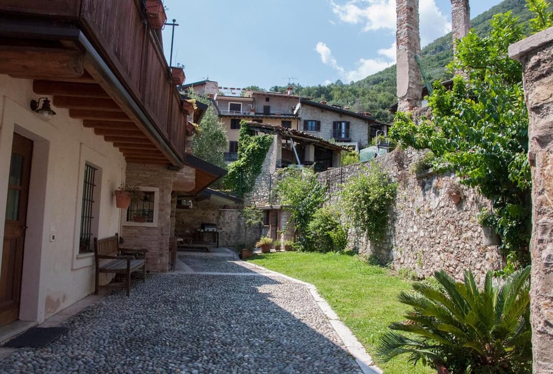 Charming rustic house — photo 1 of 24