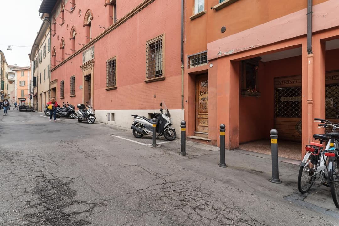 GuestHost - Bologna Central Studio — photo 1 of 1