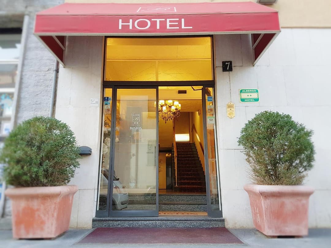 Hotel Boston — photo 1 of 85