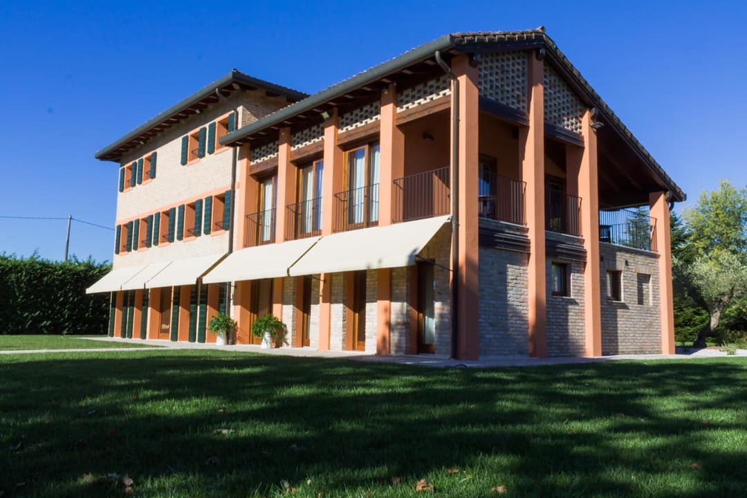 Crystal Luxury House — photo 1 of 1