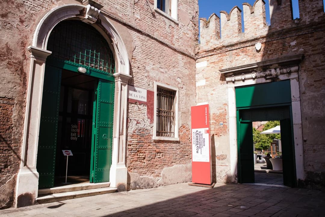 Venezia Biennale Bianco & Rosso — photo 1 of 1