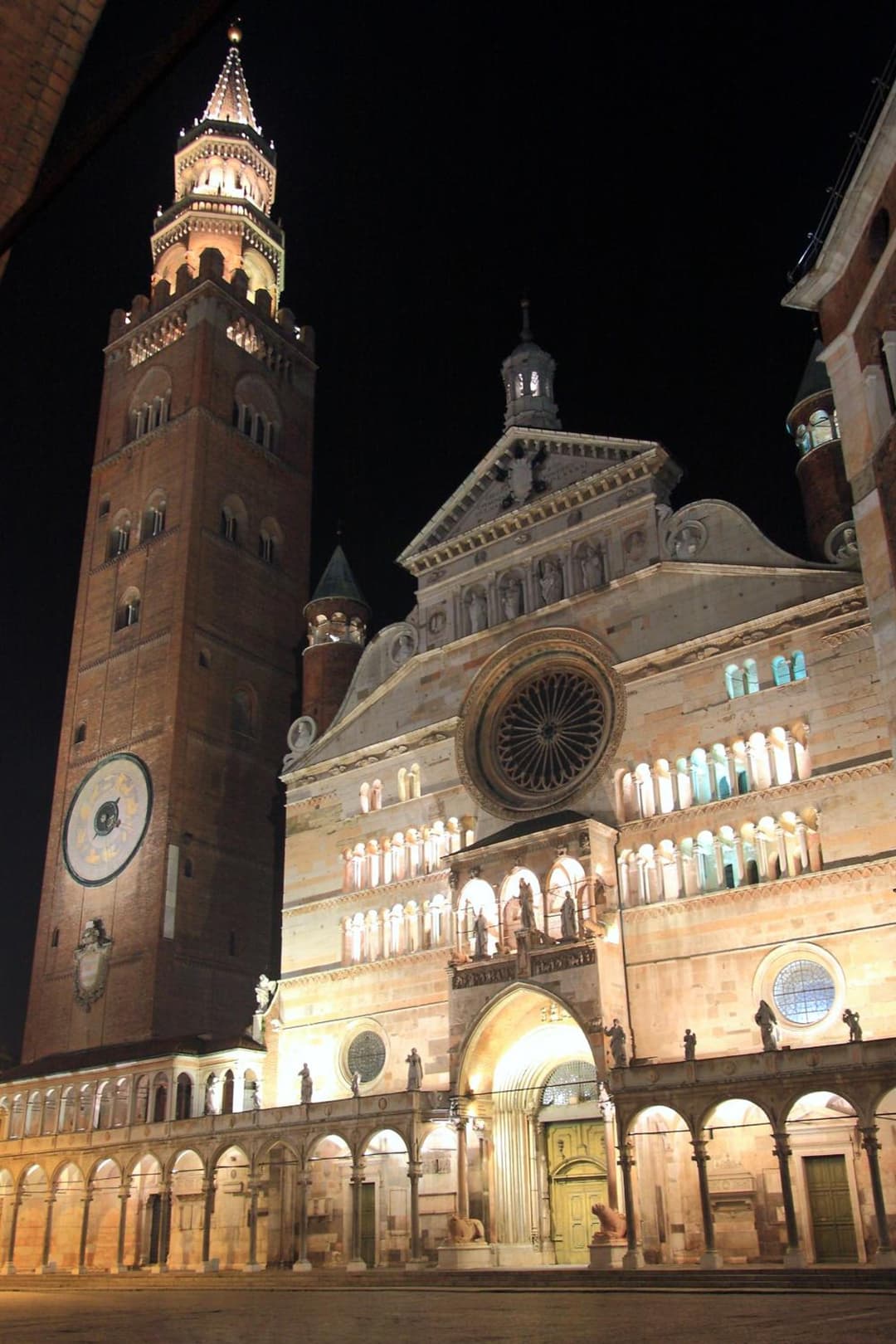 AT HOME IN CREMONA — photo 1 of 1