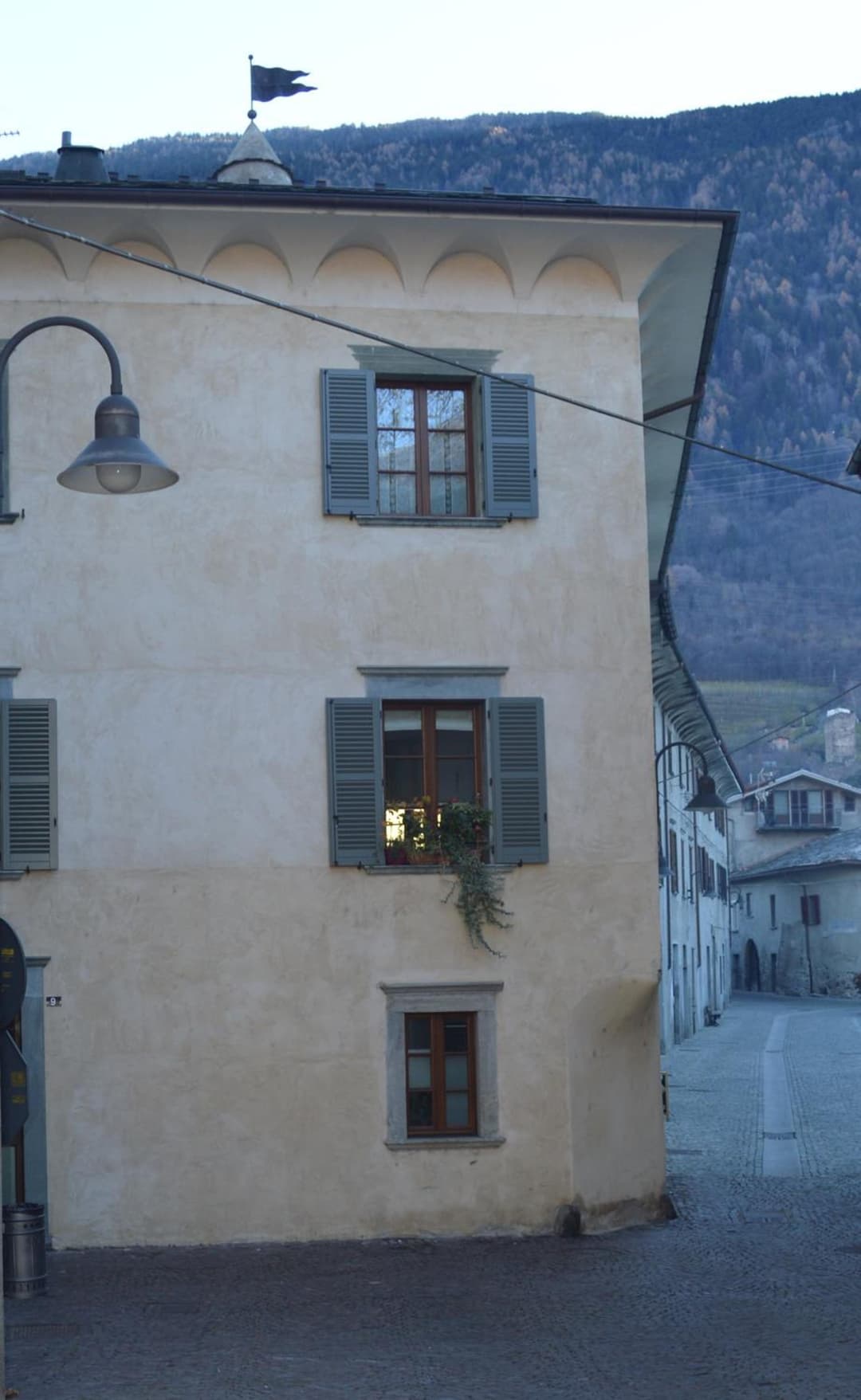 Parravicini Red Flower apartment — photo 1 of 1