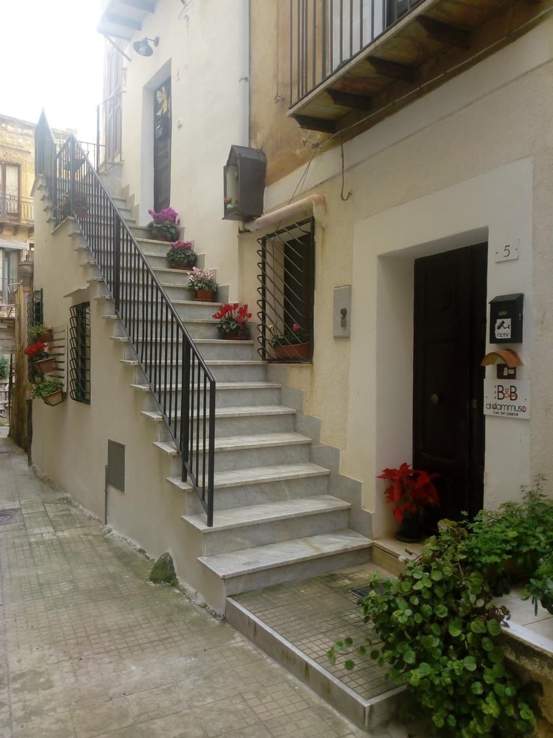 B&B Le Lumìe L' antico Cortile Camere Con Cucina Privata With Private Kitchen — photo 1 of 1
