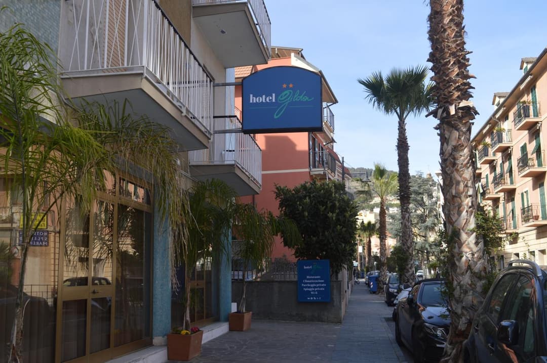 Hotel Gilda — photo 1 of 37