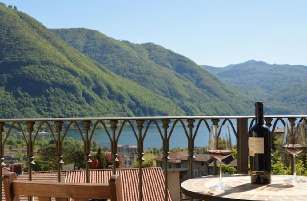 CASA VISTA LAGO E GIARDINO — photo 1 of 15