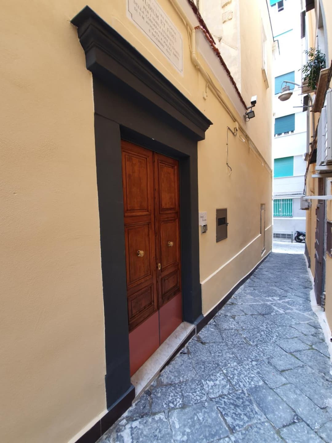 Dante Rooms — photo 1 of 1