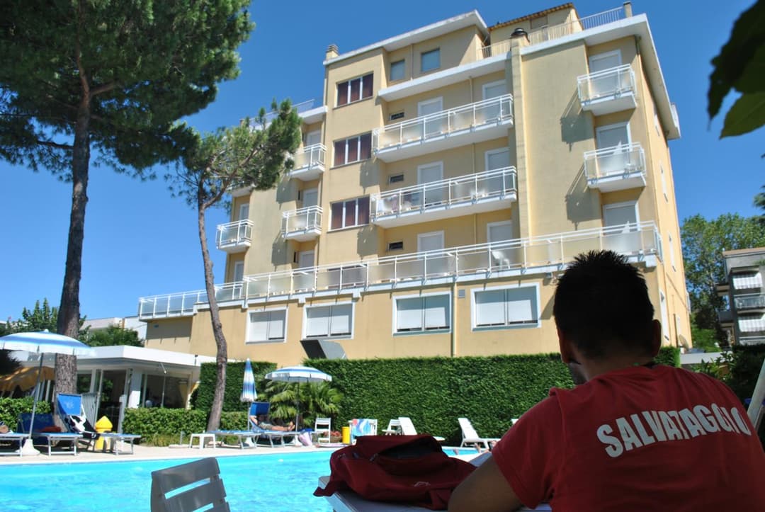 Hotel Bahama — photo 1 of 49