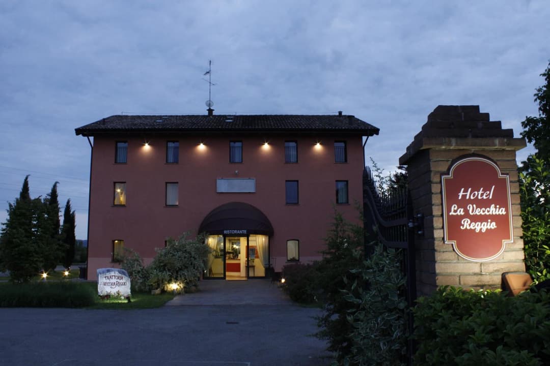 Hotel La Vecchia Reggio — photo 1 of 53