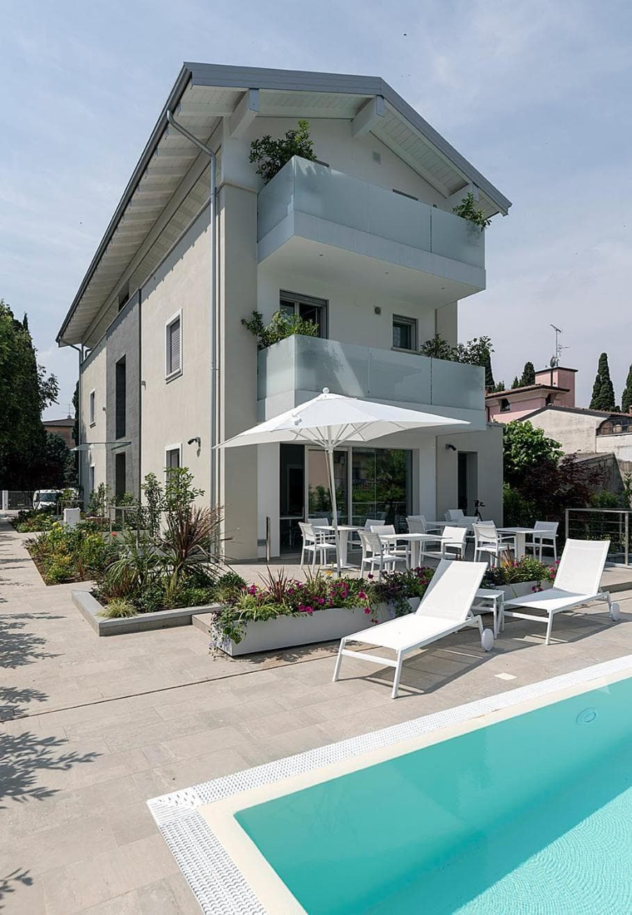 Viola Relais — photo 1 of 1