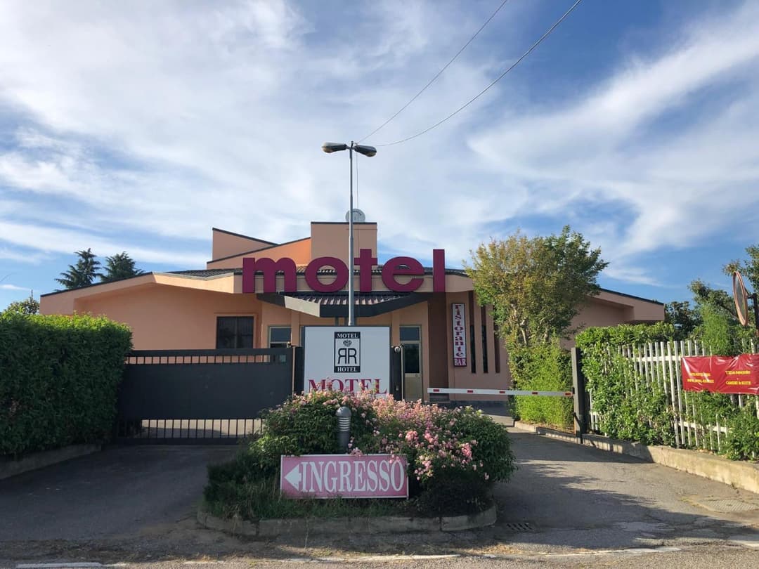 Hotel Motel Regal — photo 1 of 43
