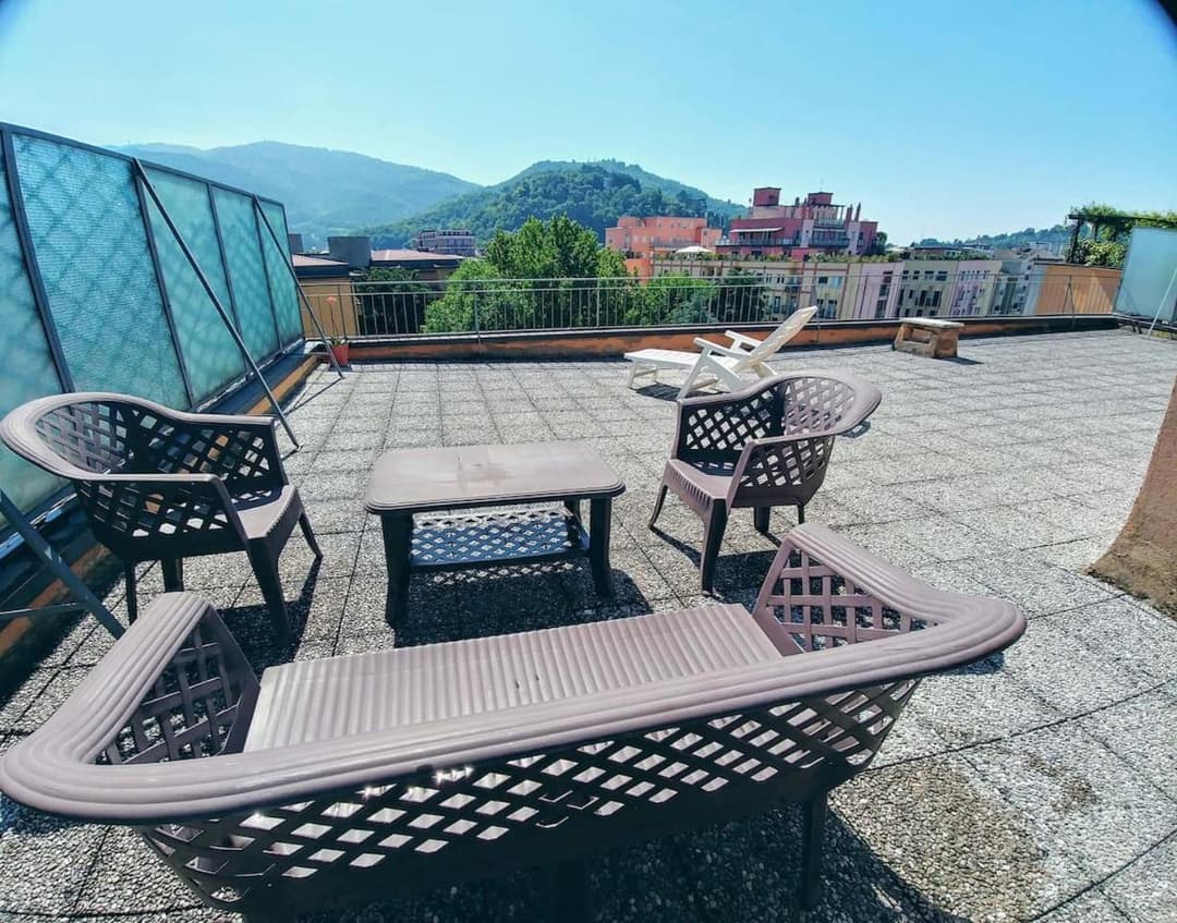 Appartamento con terrazzo zona ospedale civile — photo 1 of 27