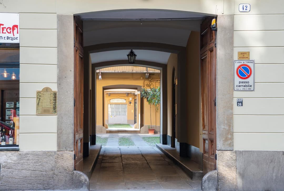 GuestHost - Porta Nuova Apt X6 with Balcony — photo 1 of 23
