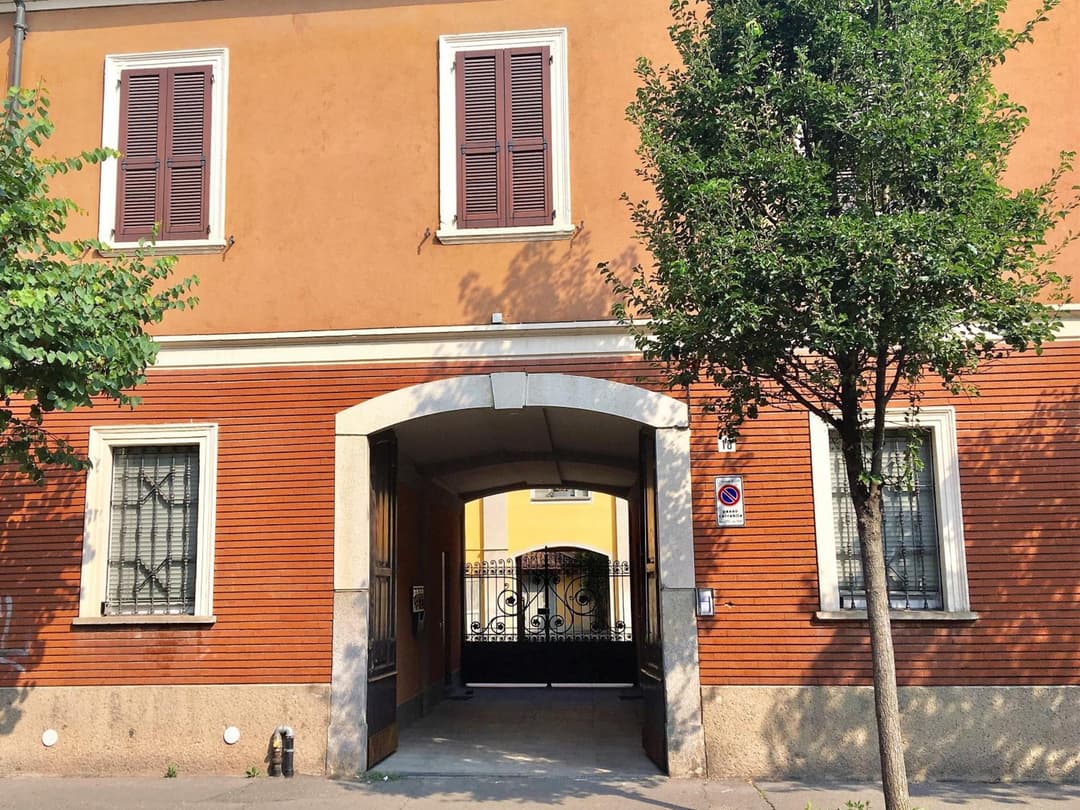 MONOLOCALE VICINO MILANO 2 — photo 1 of 17