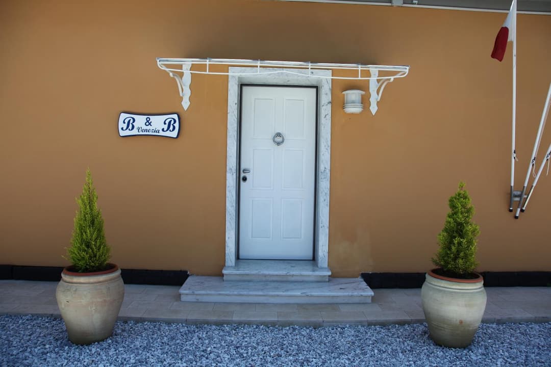 Bedrooms Venezia - camere e spiaggia — photo 1 of 107