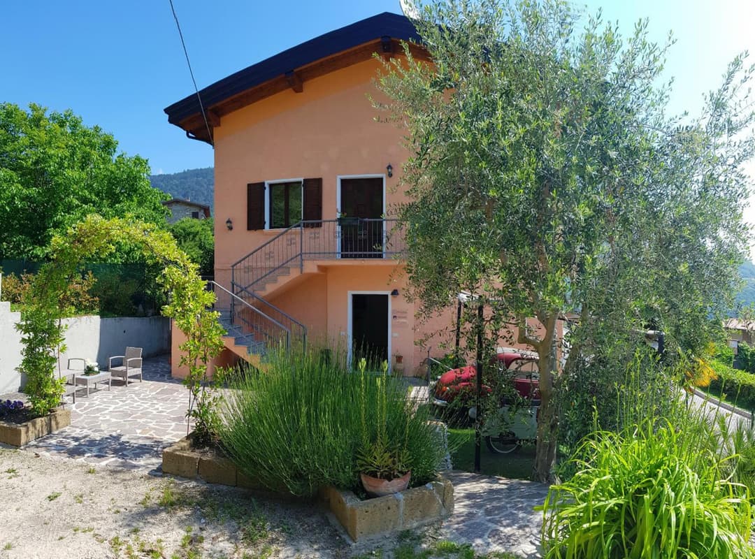 Casa Gina Garden and view by Gardadomusmea — photo 1 of 61