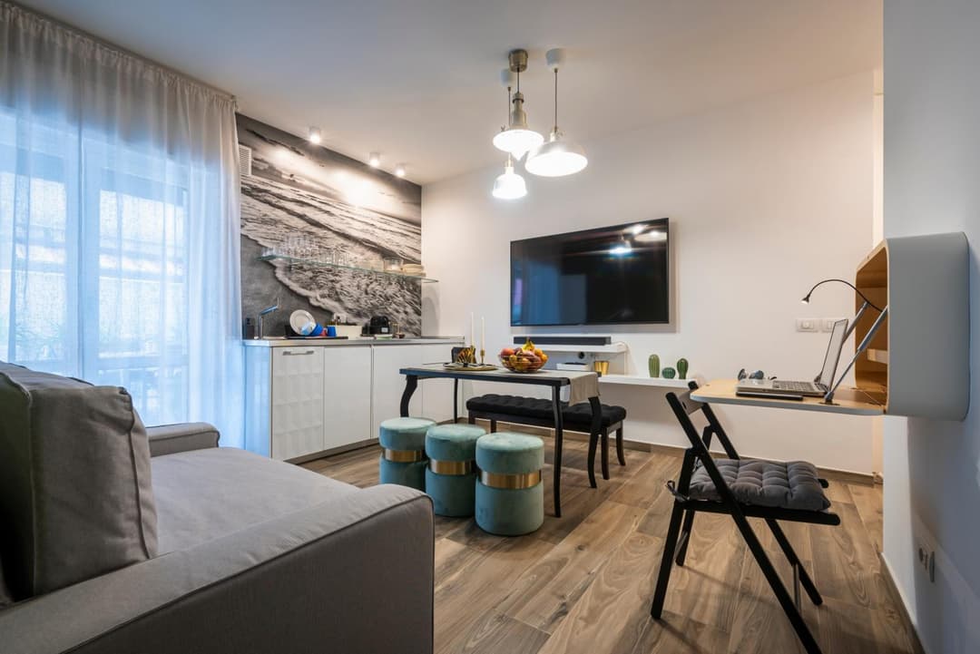 Alga 5-Star Boutique Apartment Steps from the Sea — photo 1 of 1