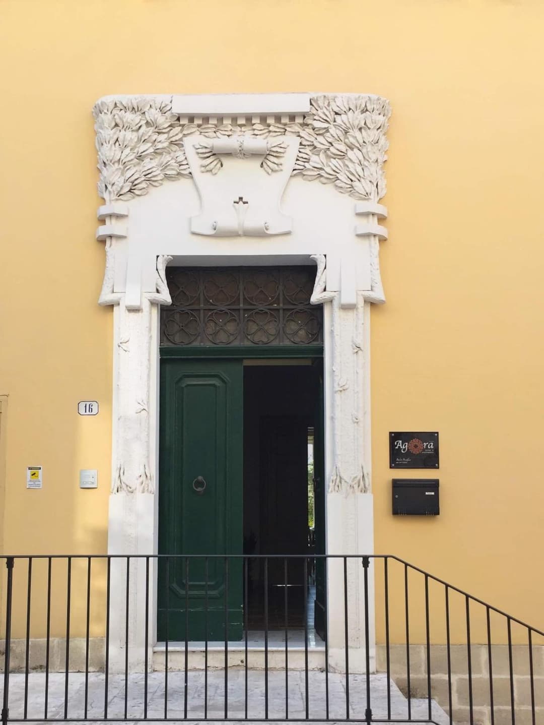 Agorà Suites & Apartments — photo 1 of 44
