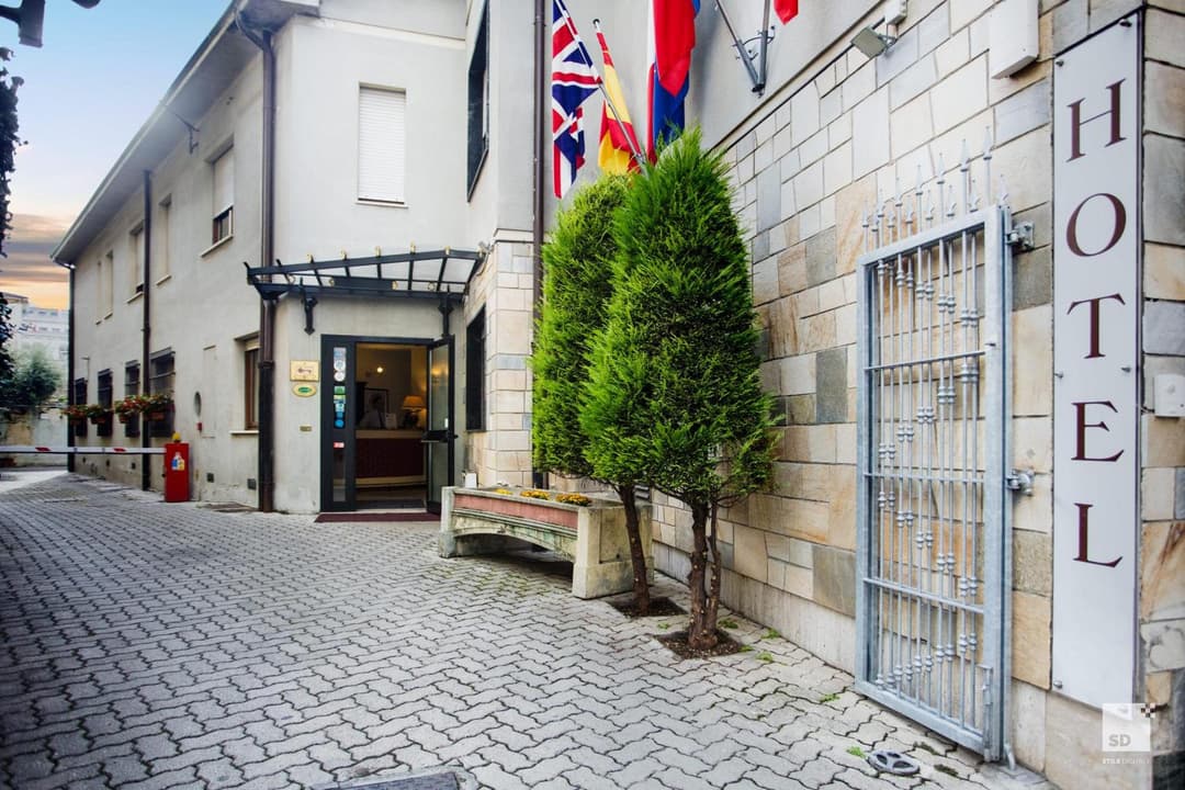 Hotel Alessandro Della Spina — photo 1 of 57