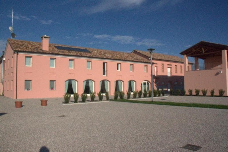 Arneroni — photo 1 of 1