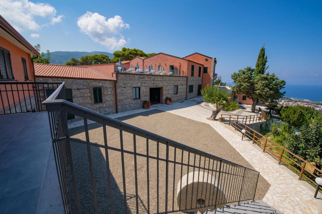 "Il Segreto" Vista Panoramica sulle Isole Eolie con Piscina, palestra e WiFi — photo 1 of 1