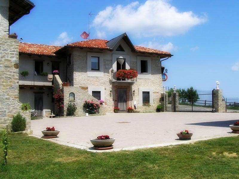 Agriturismo La Cascina — photo 1 of 14