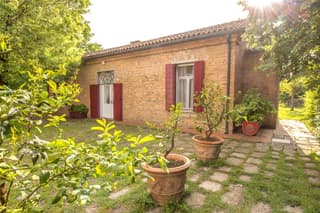 Splendido casale immerso nella natura