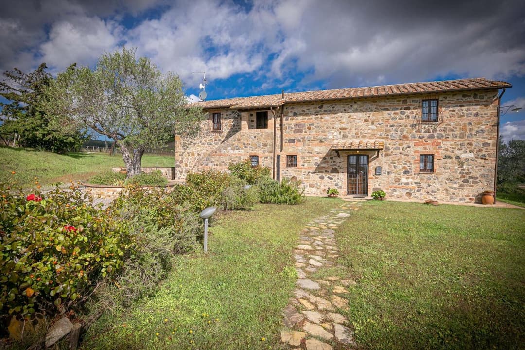 Villa Podere Oliveto — photo 1 of 23