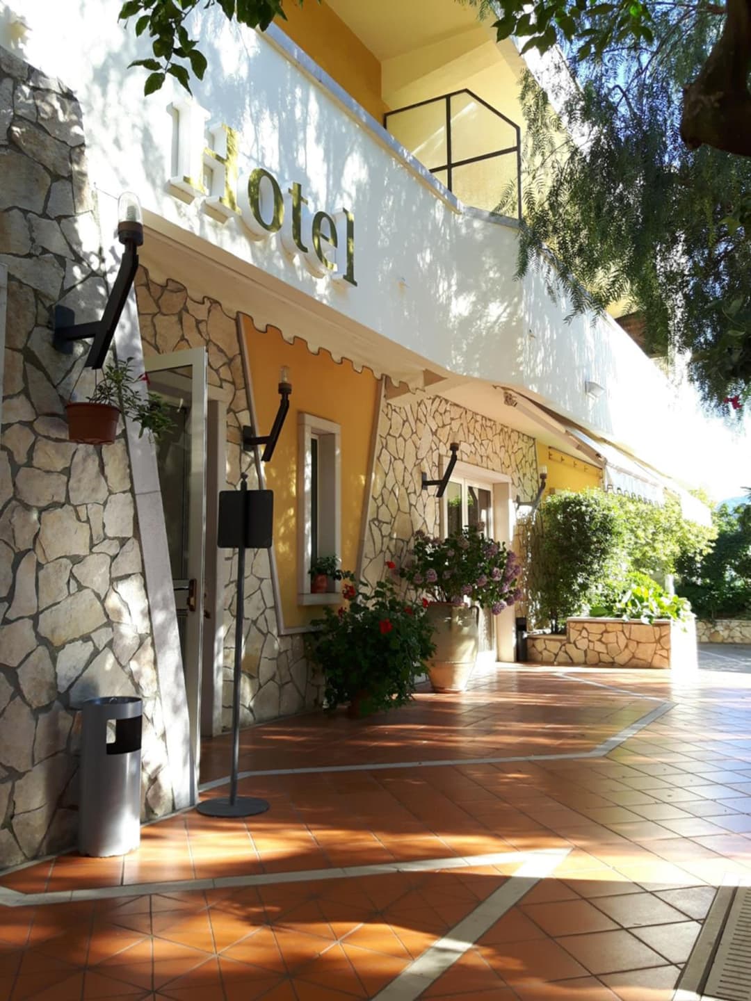 Yellow Park Hotel — photo 1 of 1
