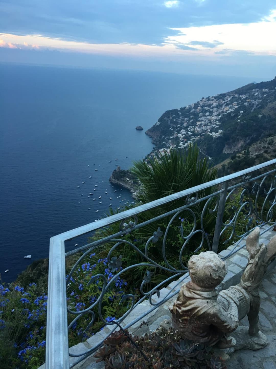Carluccio’s stanza privata vista mare — photo 1 of 1