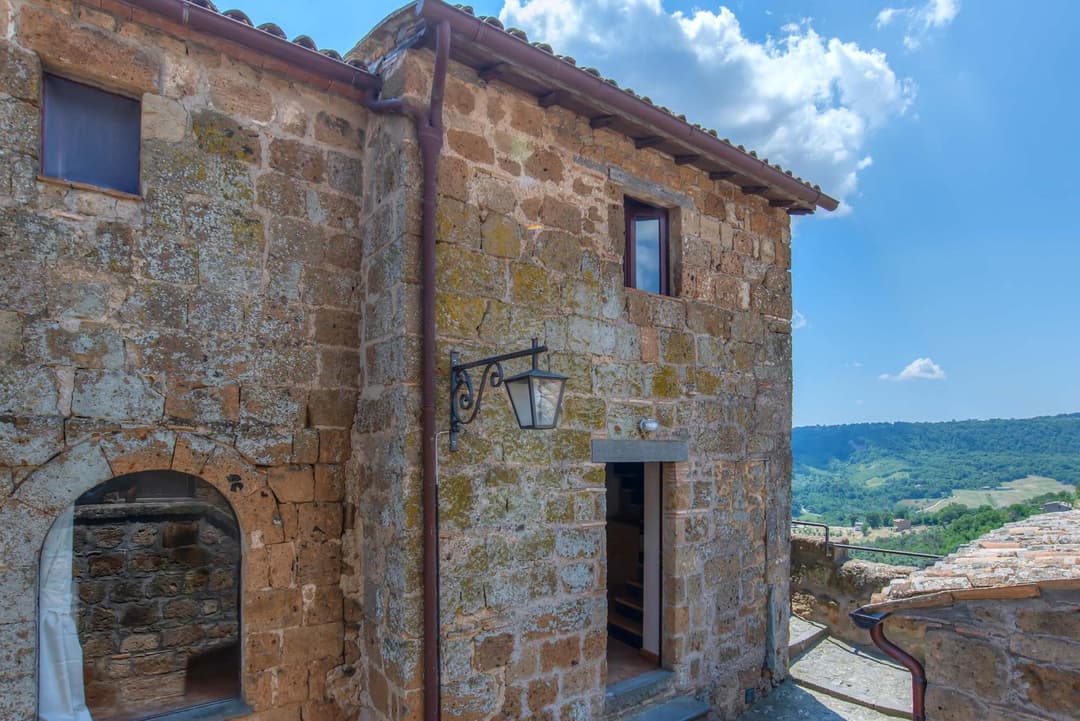 Astar Civita — photo 1 of 28